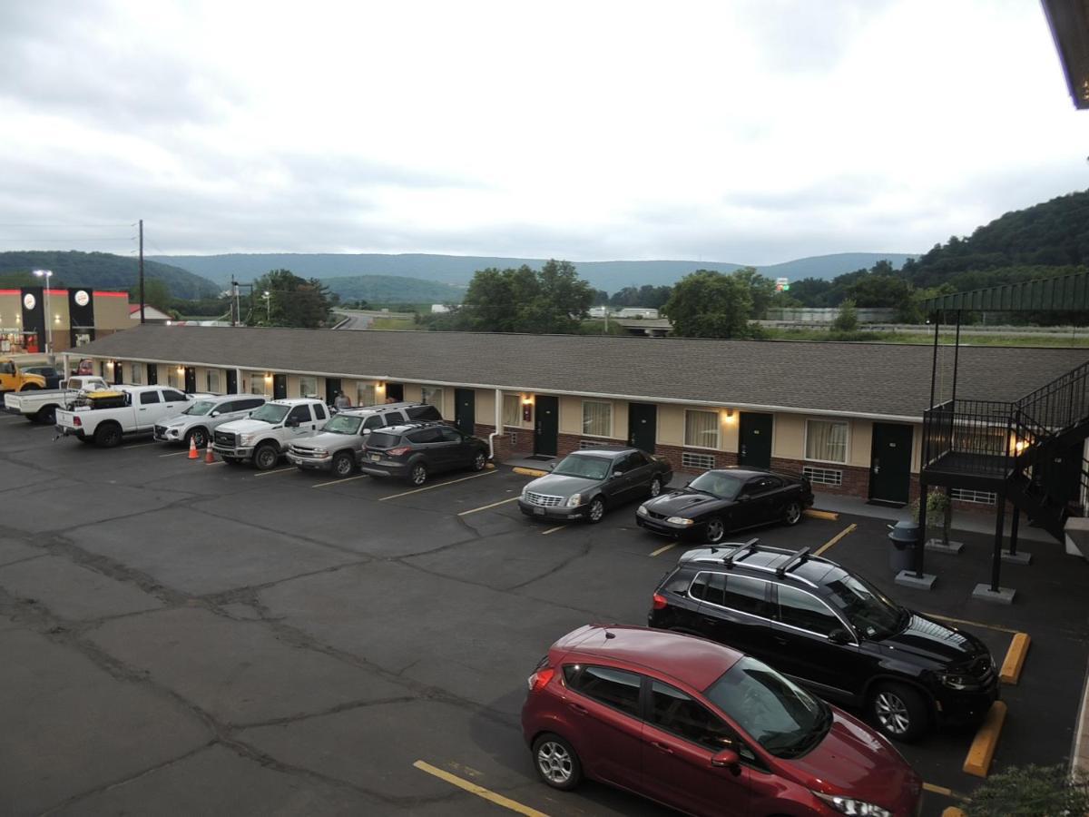 Super 8 By Wyndham Mifflinville Near Bloomsburg Eksteriør bilde